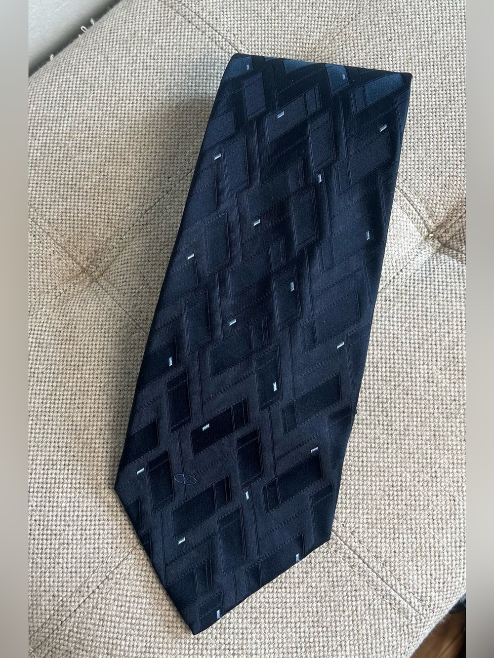 Valentino Garavani 100% Silk Navy Geometric Necktie Made In Italy Original